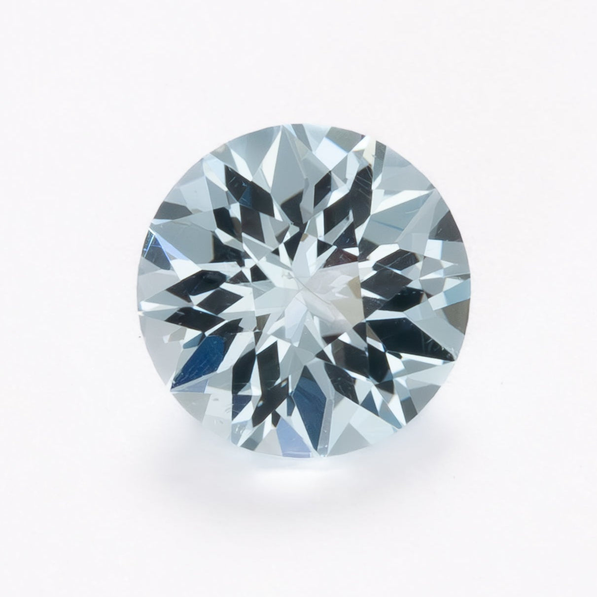 AQ0104 round cut light blue aquamarine