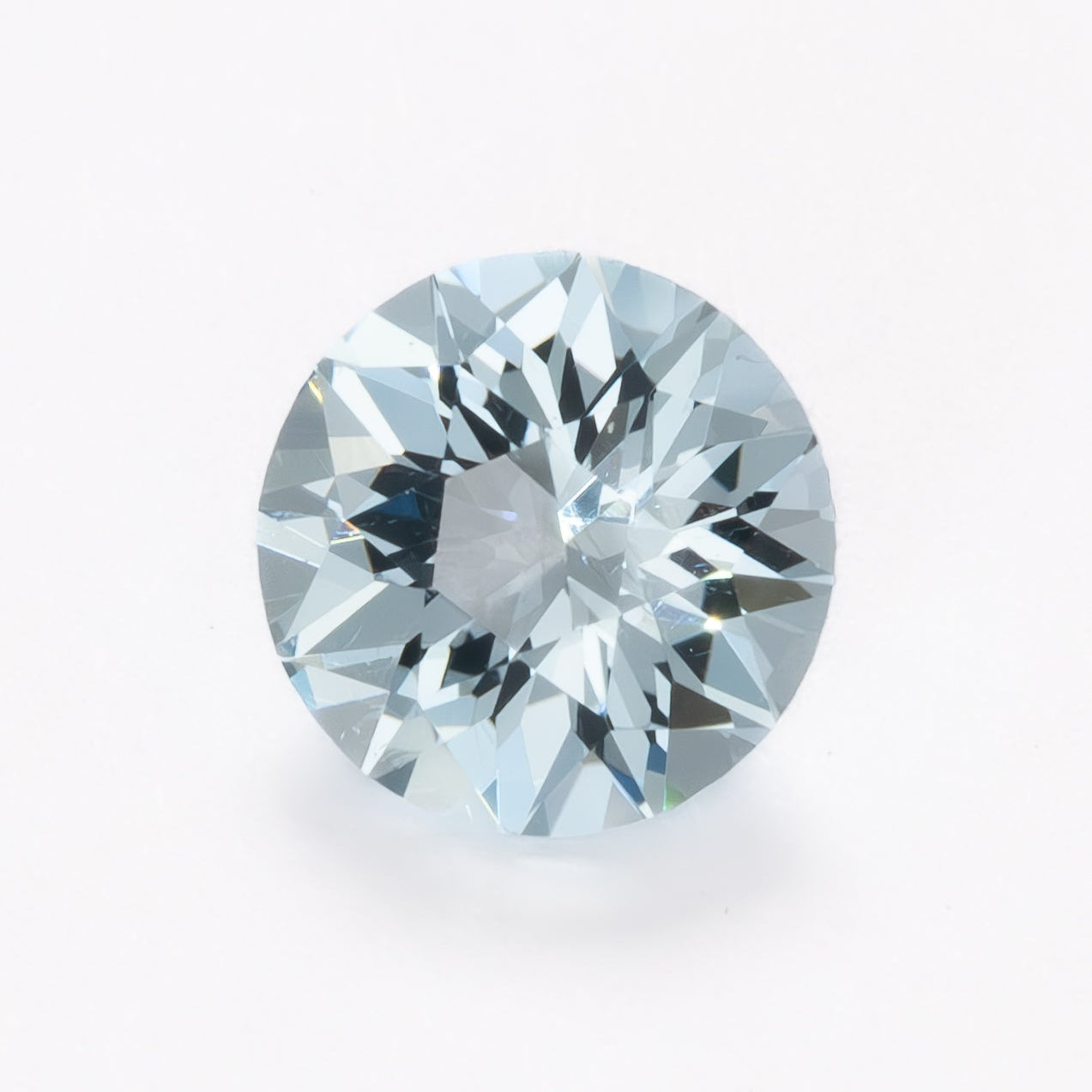 AQ0104 round cut light blue aquamarine