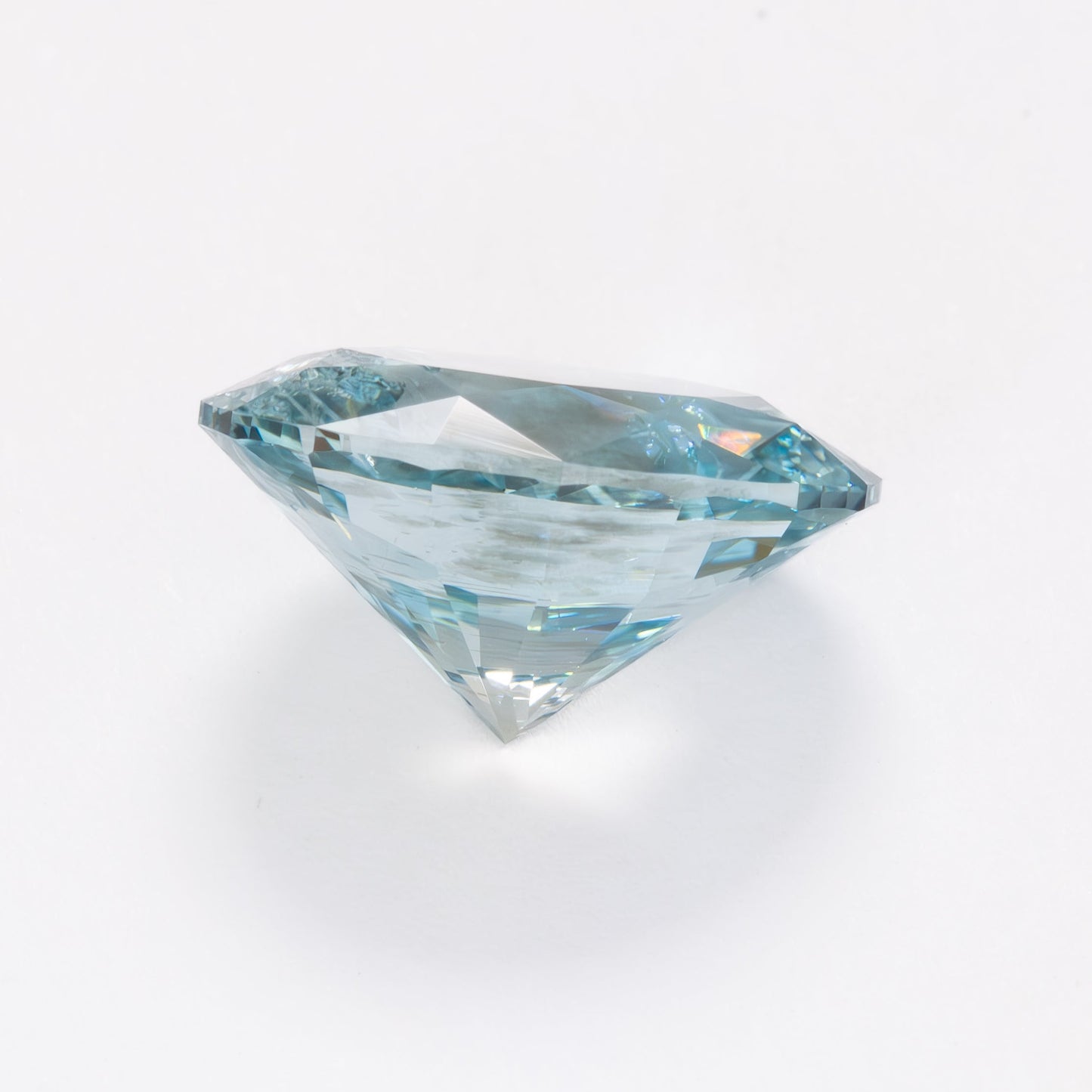 AQ0113 oval aquamarine with black phantoms