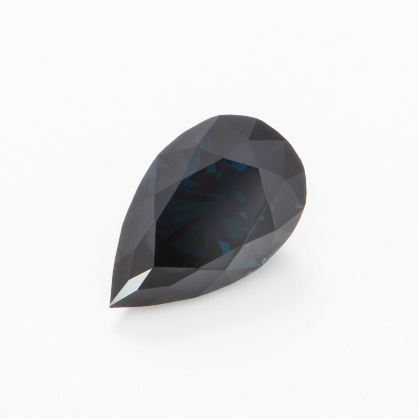 AU0132 dark blue pear australian sapphire