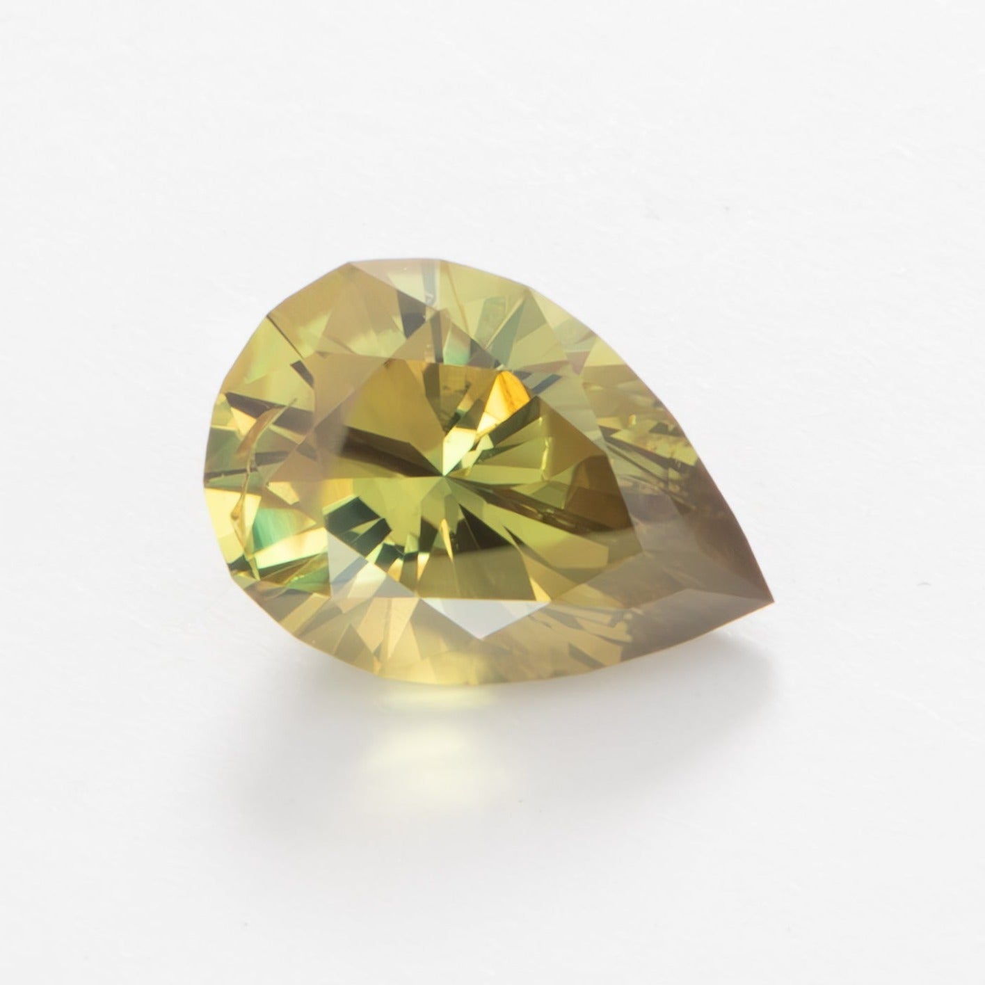 AU0134 yellow australian sapphire pear