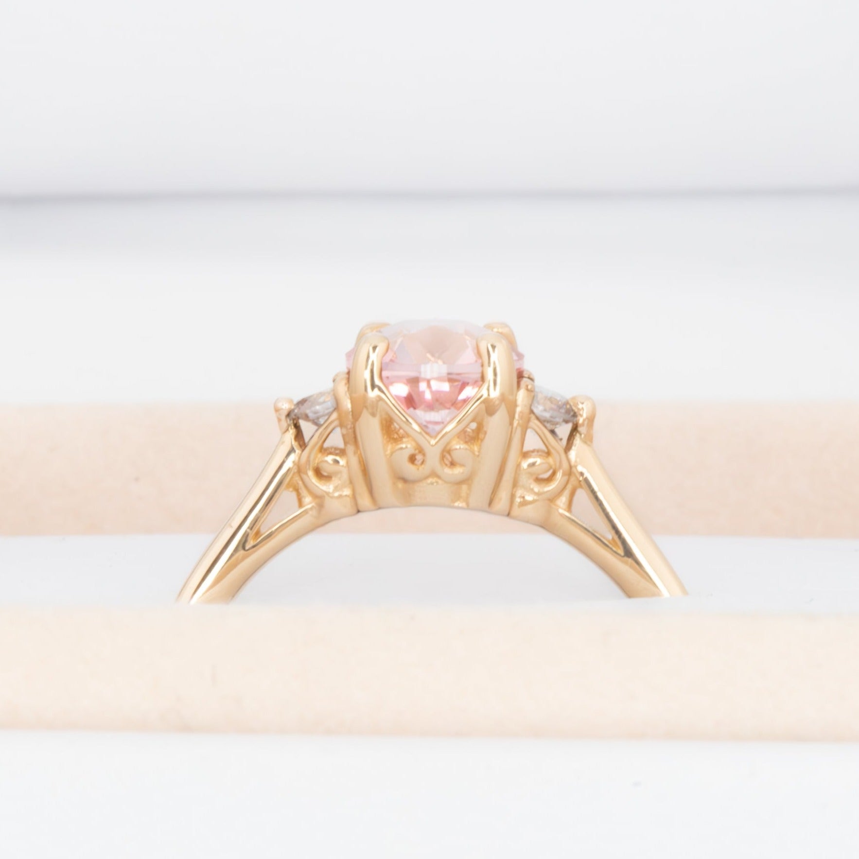 Carina ring with peach lab sapphire in yellow gold