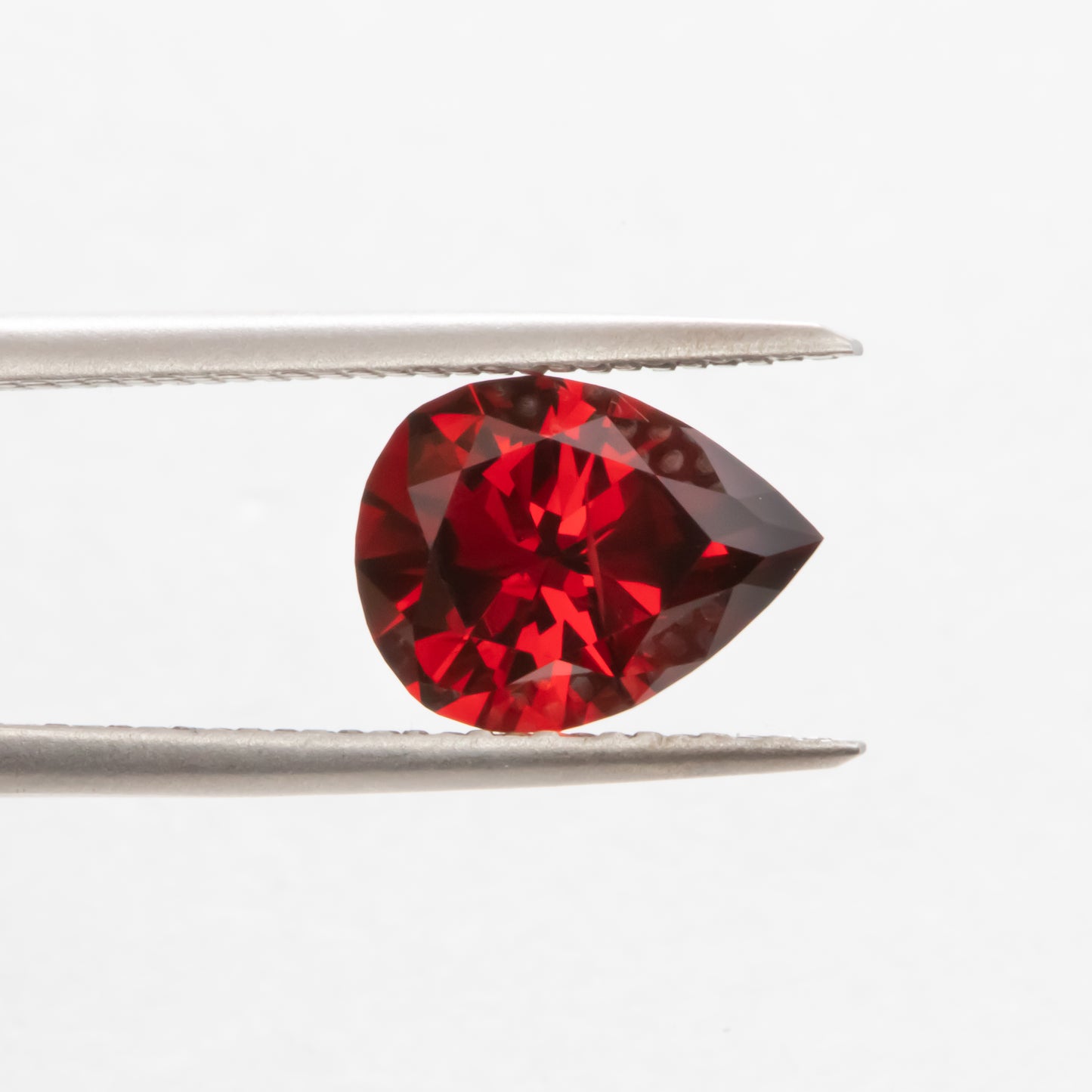 GR0109 red umba garnet pear