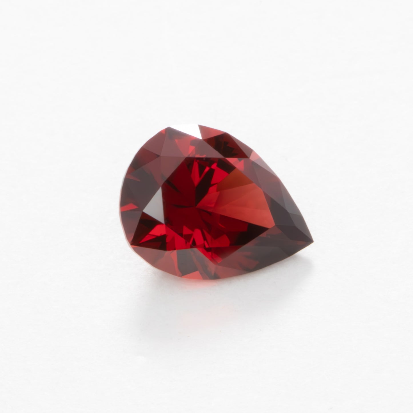 GR0109 red umba garnet pear