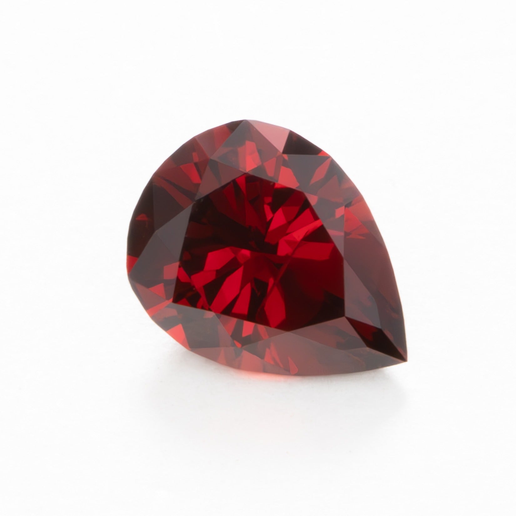 GR0109 red umba garnet pear