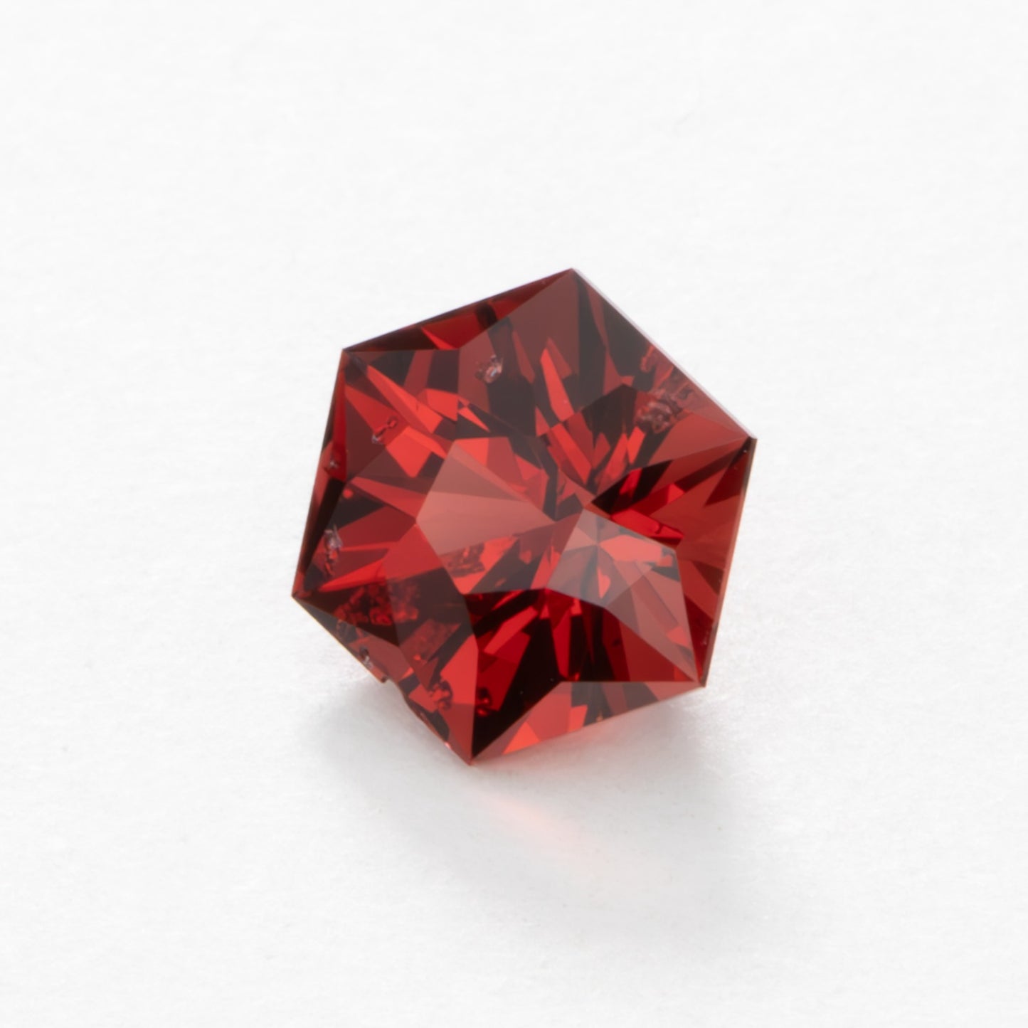 GR0113 red malaya garnet hex cut