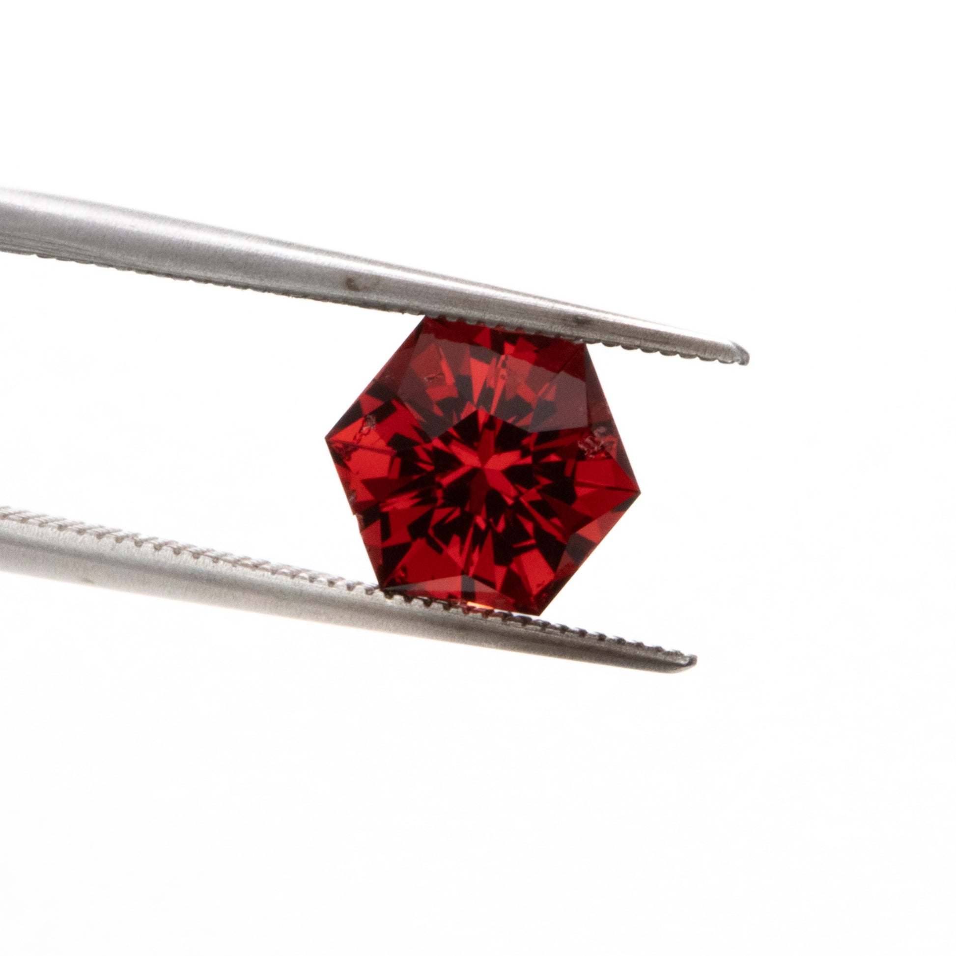 GR0113 red malaya garnet hex cut