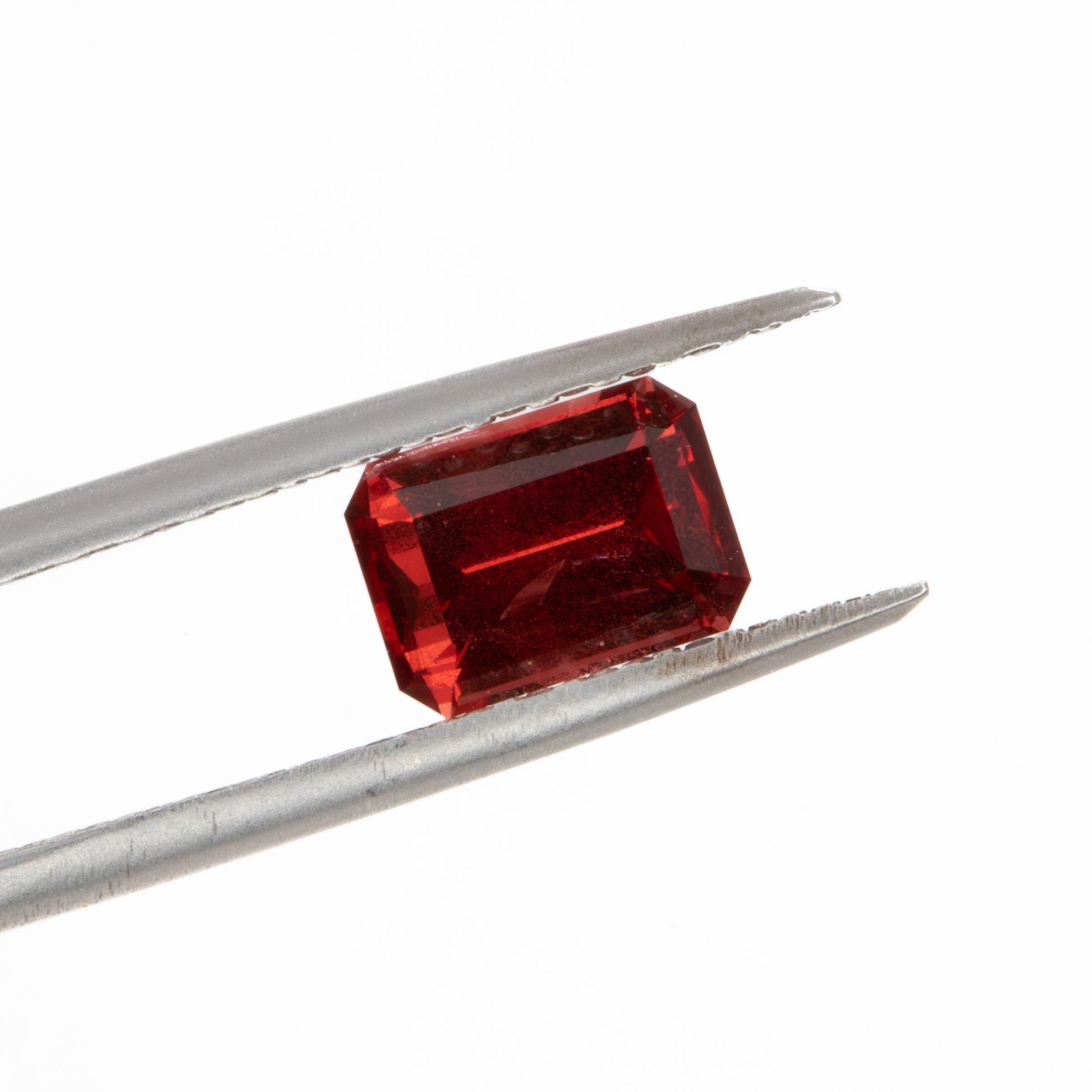 GR0120 red malaya garnet step cut