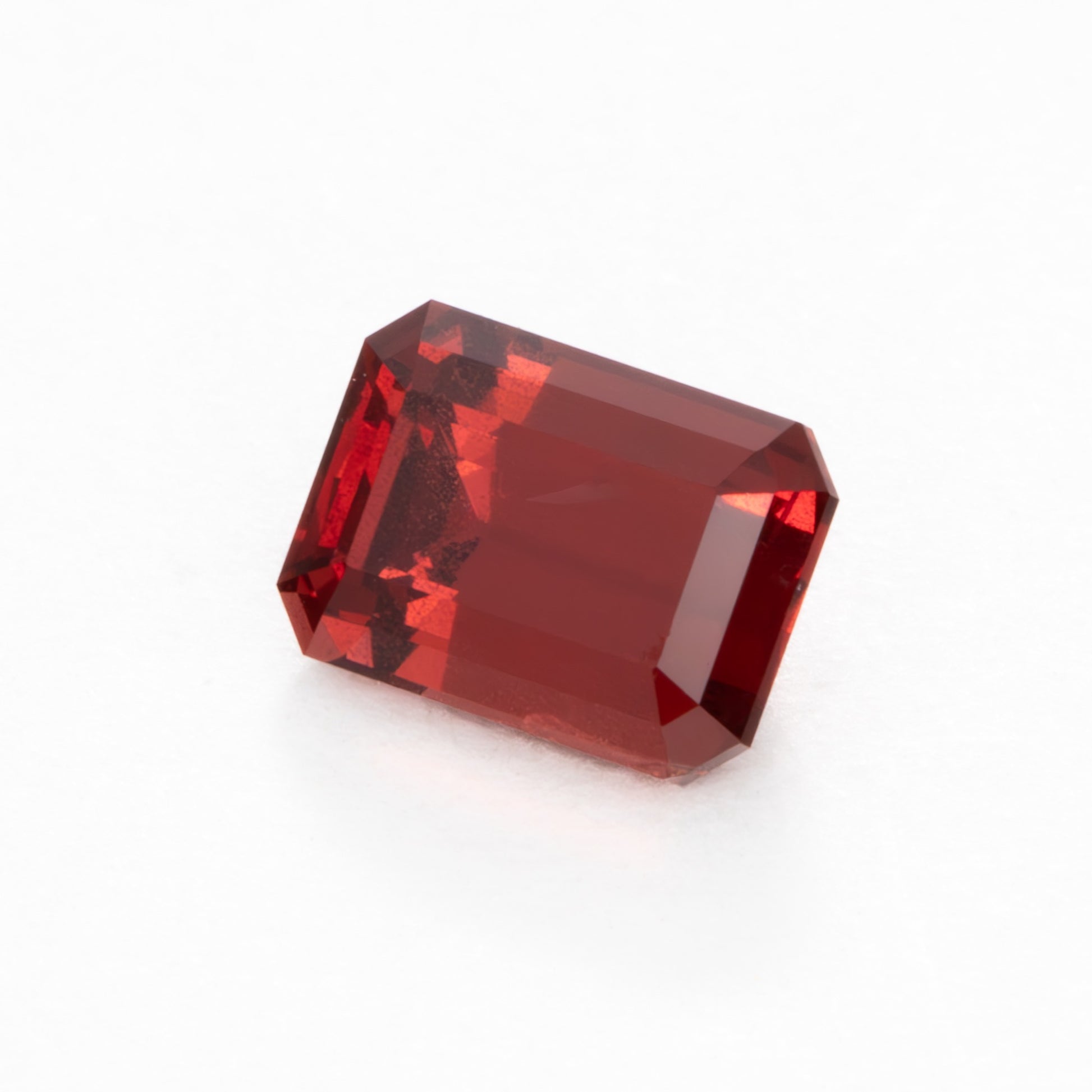 GR0120 red malaya garnet step cut