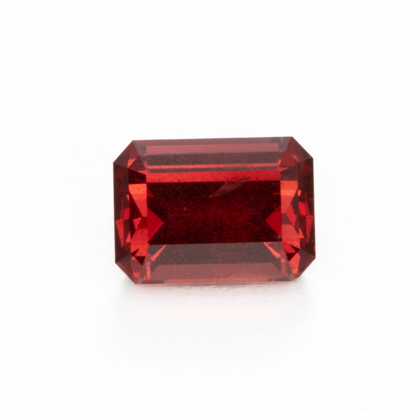 GR0120 red malaya garnet step cut