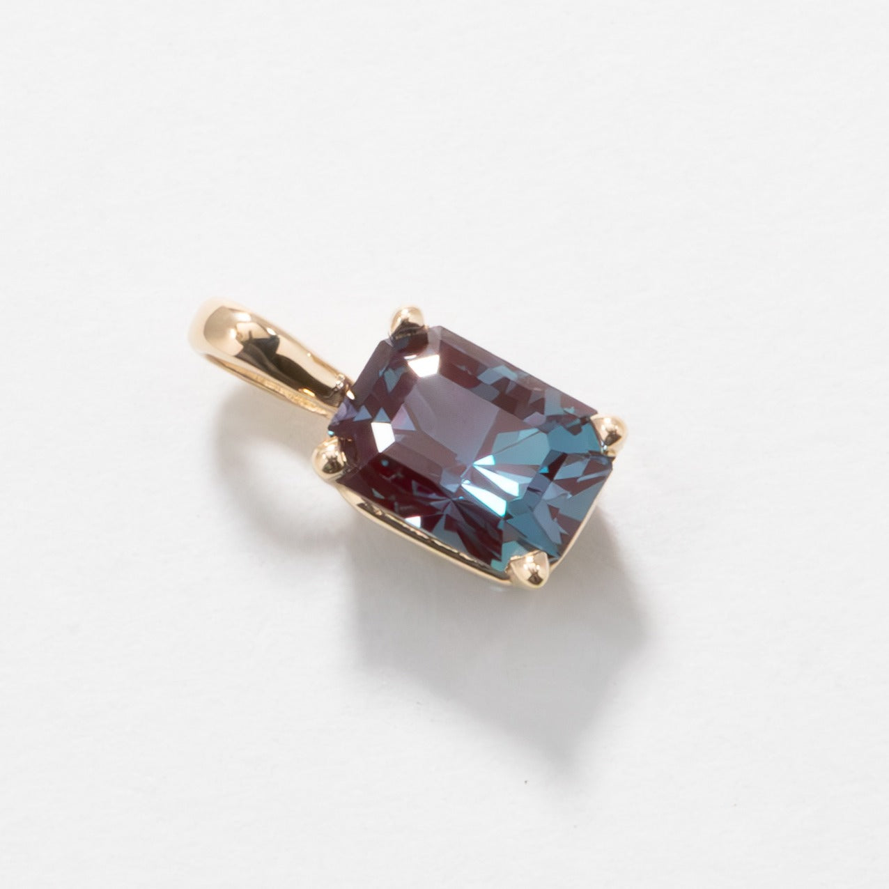 Kai Radiant Pendant in Yellow Gold with lab alexandrite