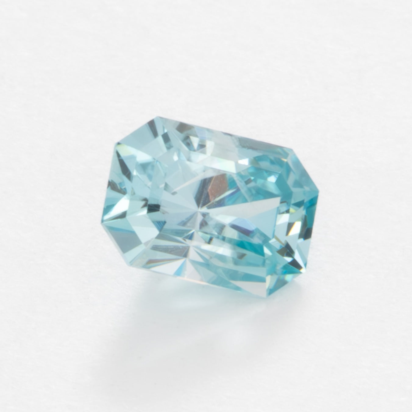 ZR0117 light blue radiant cambodian zircon