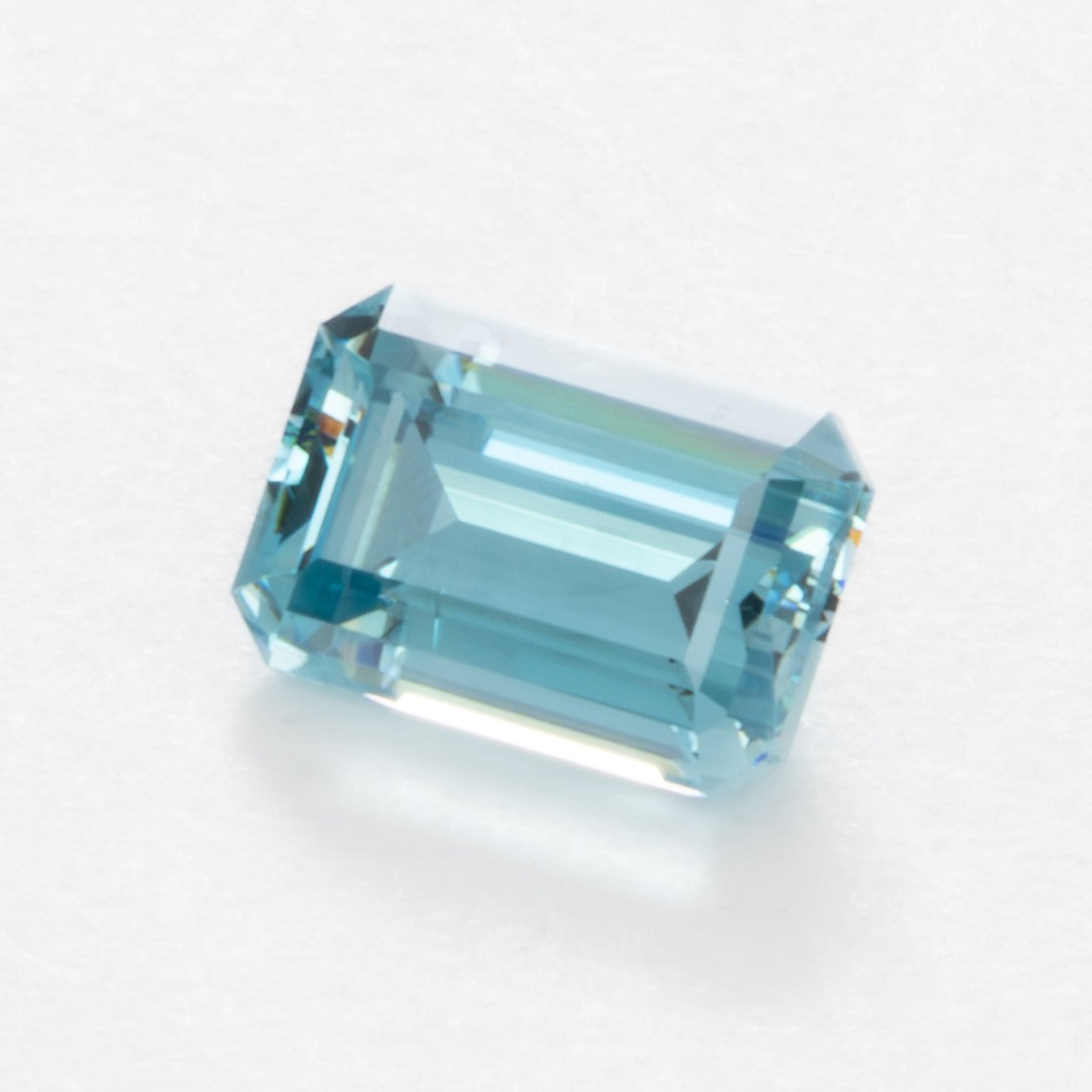 ZR0118 blue cambodian zircon step cut