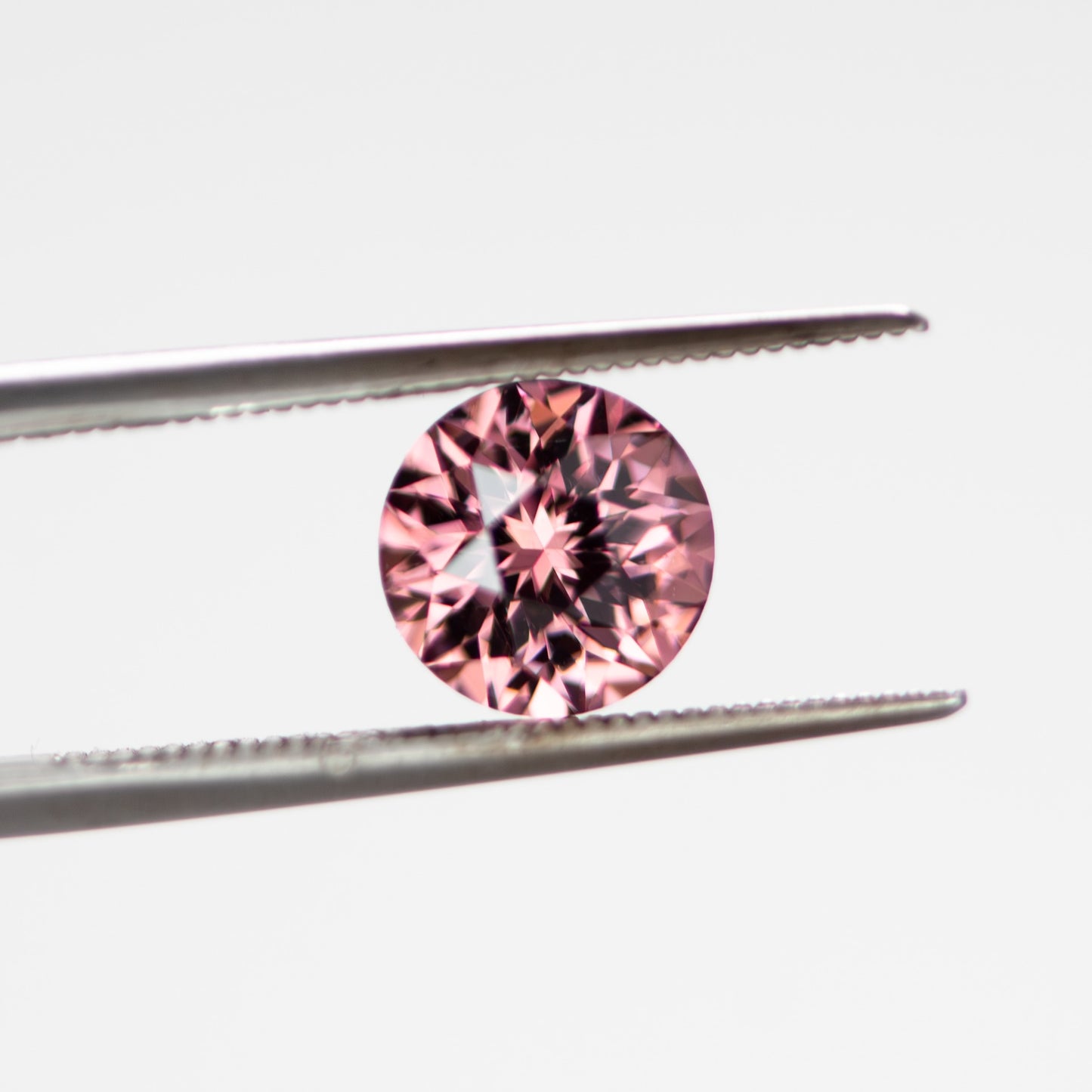 ZR0131 pink zircon round