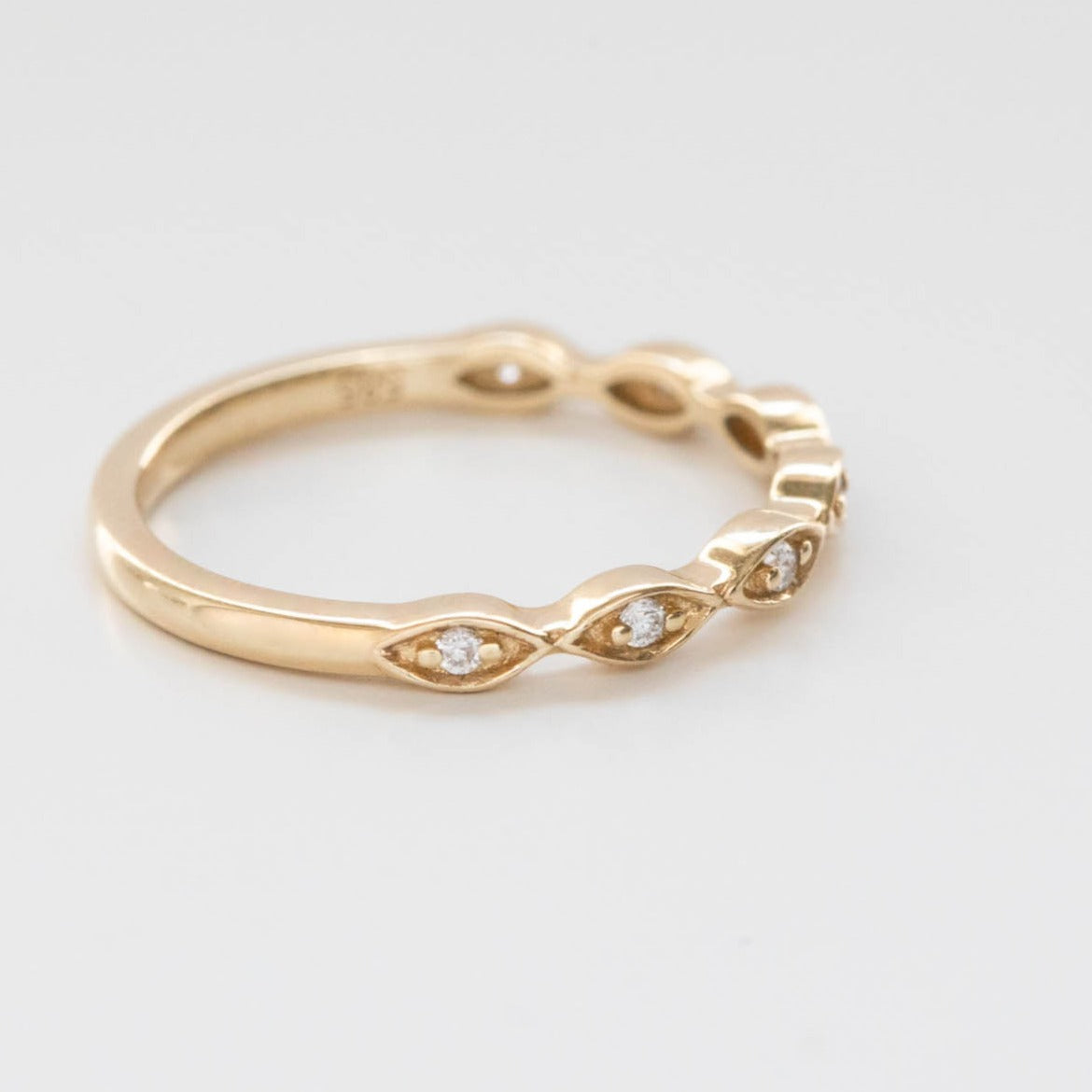 belle bubble band in yellow gold with lab diamonds