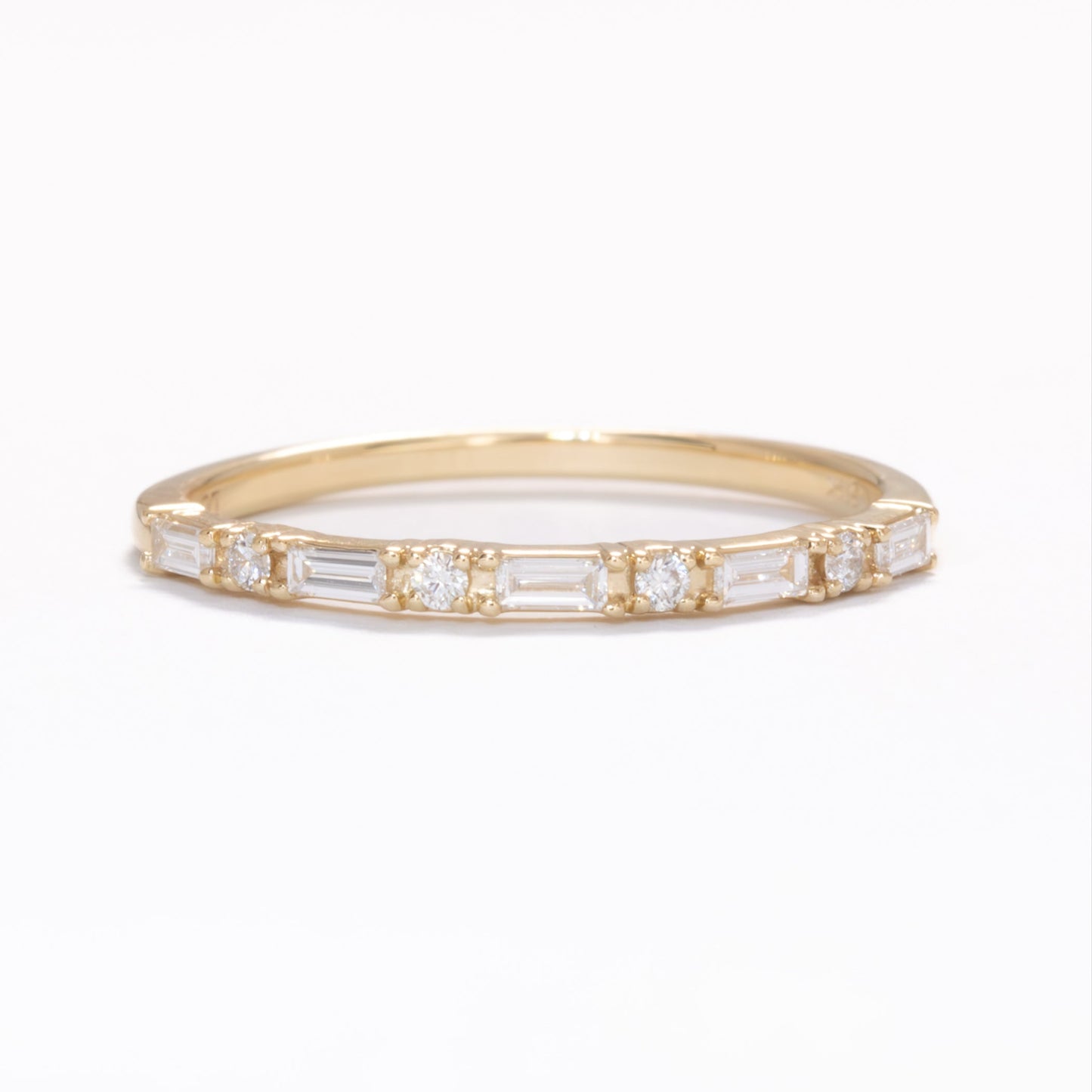 mirage band in yellow gold with lab diamonds