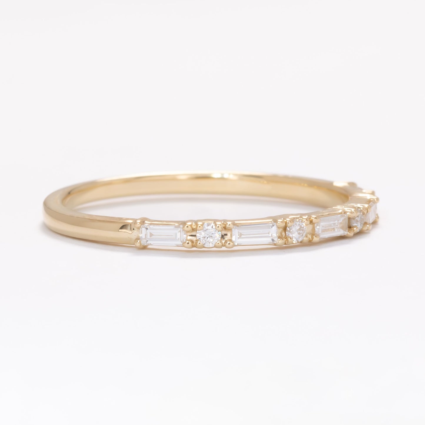 mirage band in yellow gold with lab diamonds