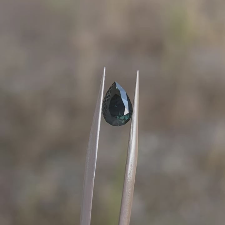 au0117 blue-green australian sapphire pear