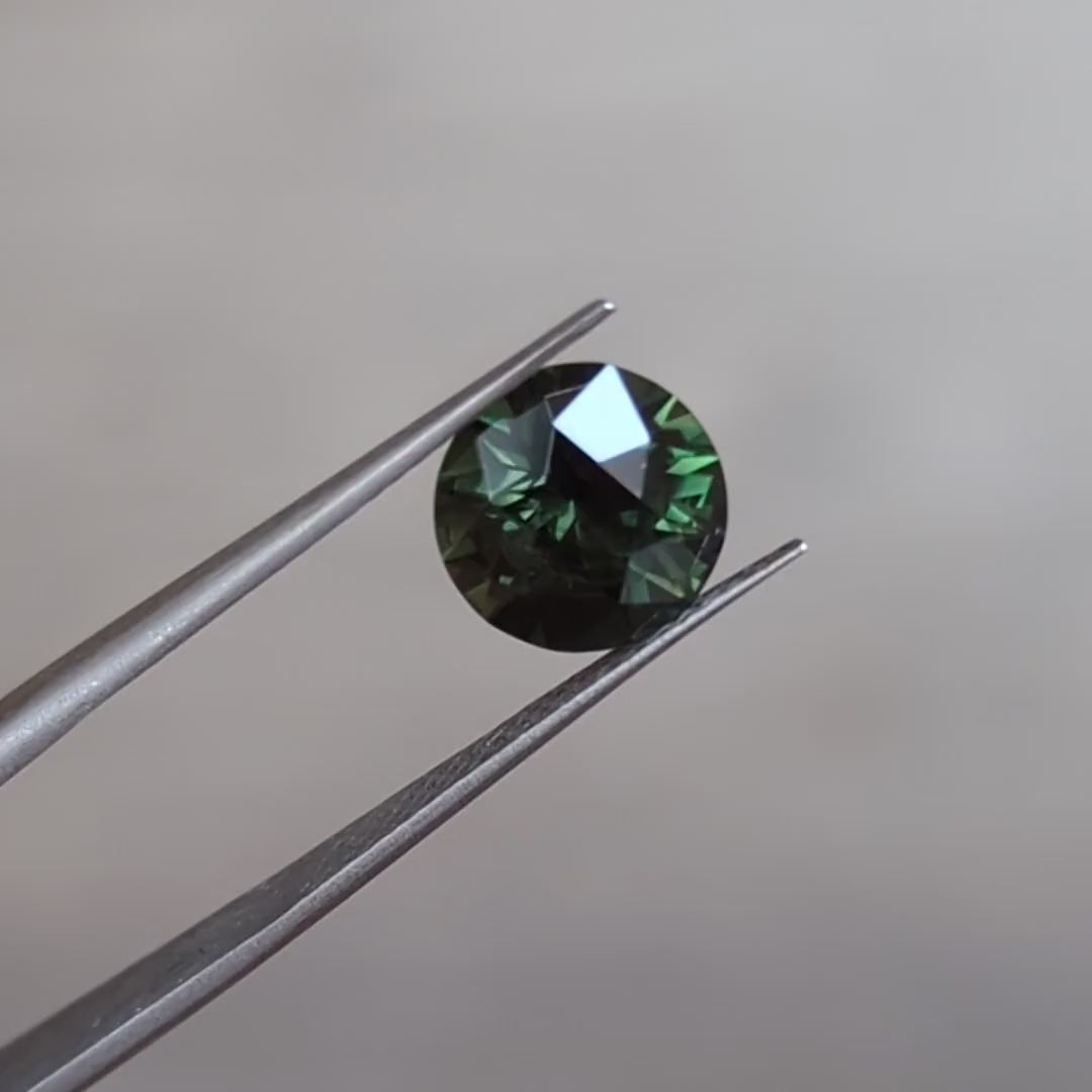 au0105 green australian sapphire round